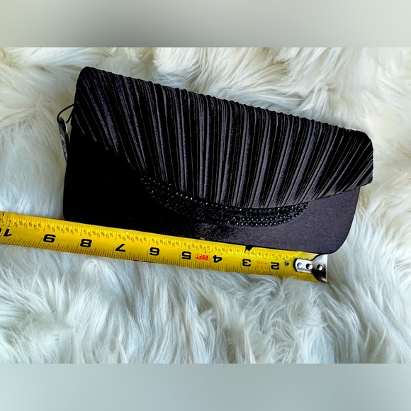 Clutch! - Picture 4 of 6